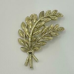 ✨ Vintage-Inspired Gold-Tone Leaf Brooch ✨